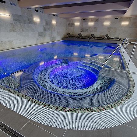 Apartment Hotel Orion Абертами Екстер'єр фото