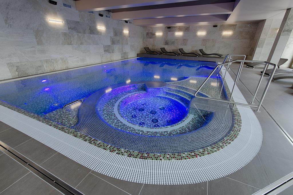 Apartment Hotel Orion Абертами Екстер'єр фото