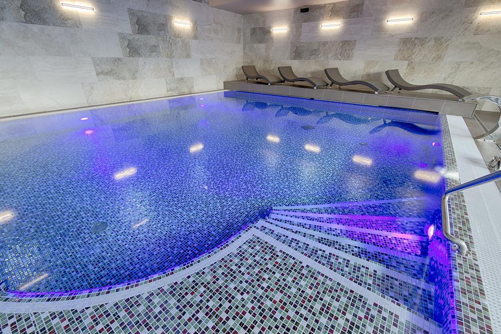Apartment Hotel Orion Абертами Екстер'єр фото